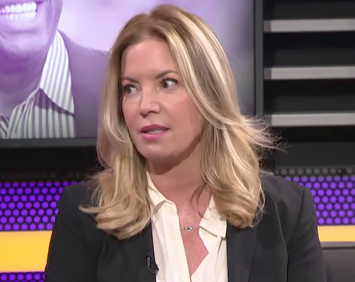 世界杯官方app下载平台-ESPN证实：湖人易主后 是珍妮亲自解雇了她的所有兄弟姐妹